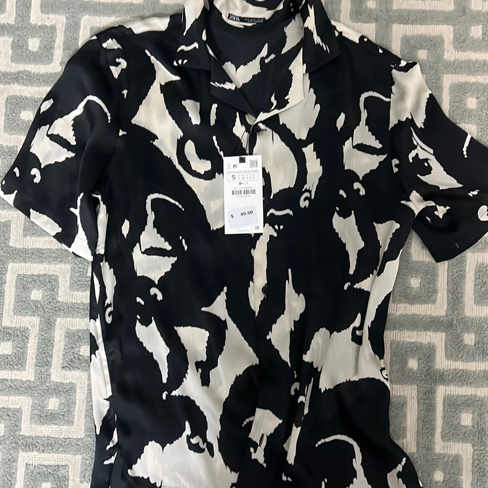 ZARA, BLACK AND OFFWHITE BUTTON UP, BRAND NEW W TAGS ON, SIZE (S)